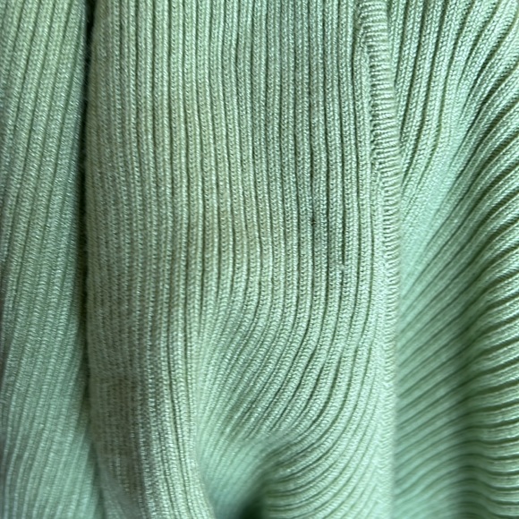 EUC Lulus Sweater - Picture 5 of 5